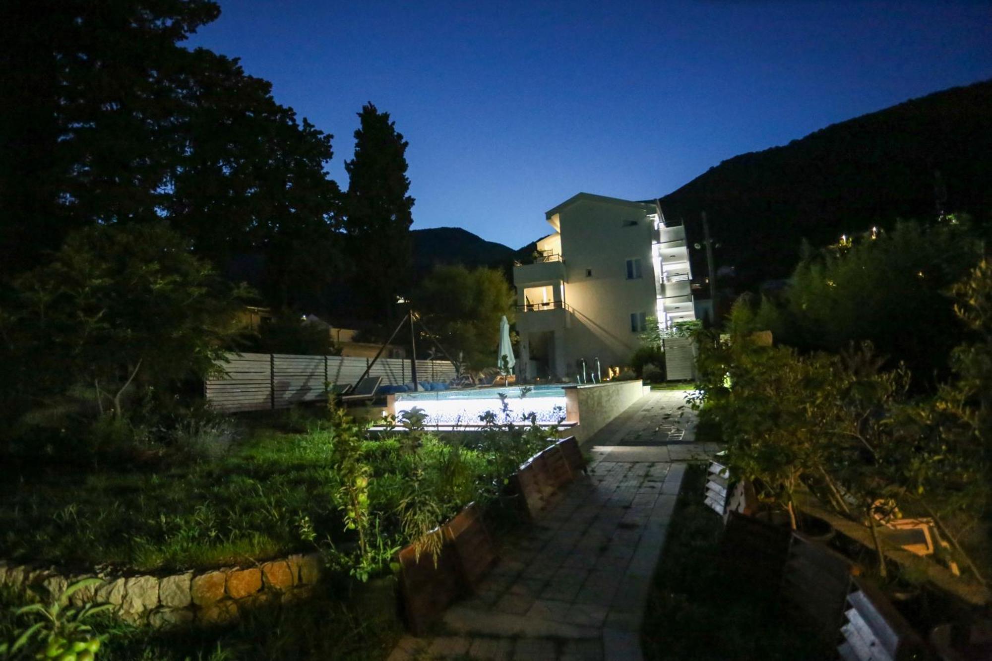 Apartments Cukovic แฮร์เซ็ก-โนวี ภายนอก รูปภาพ
