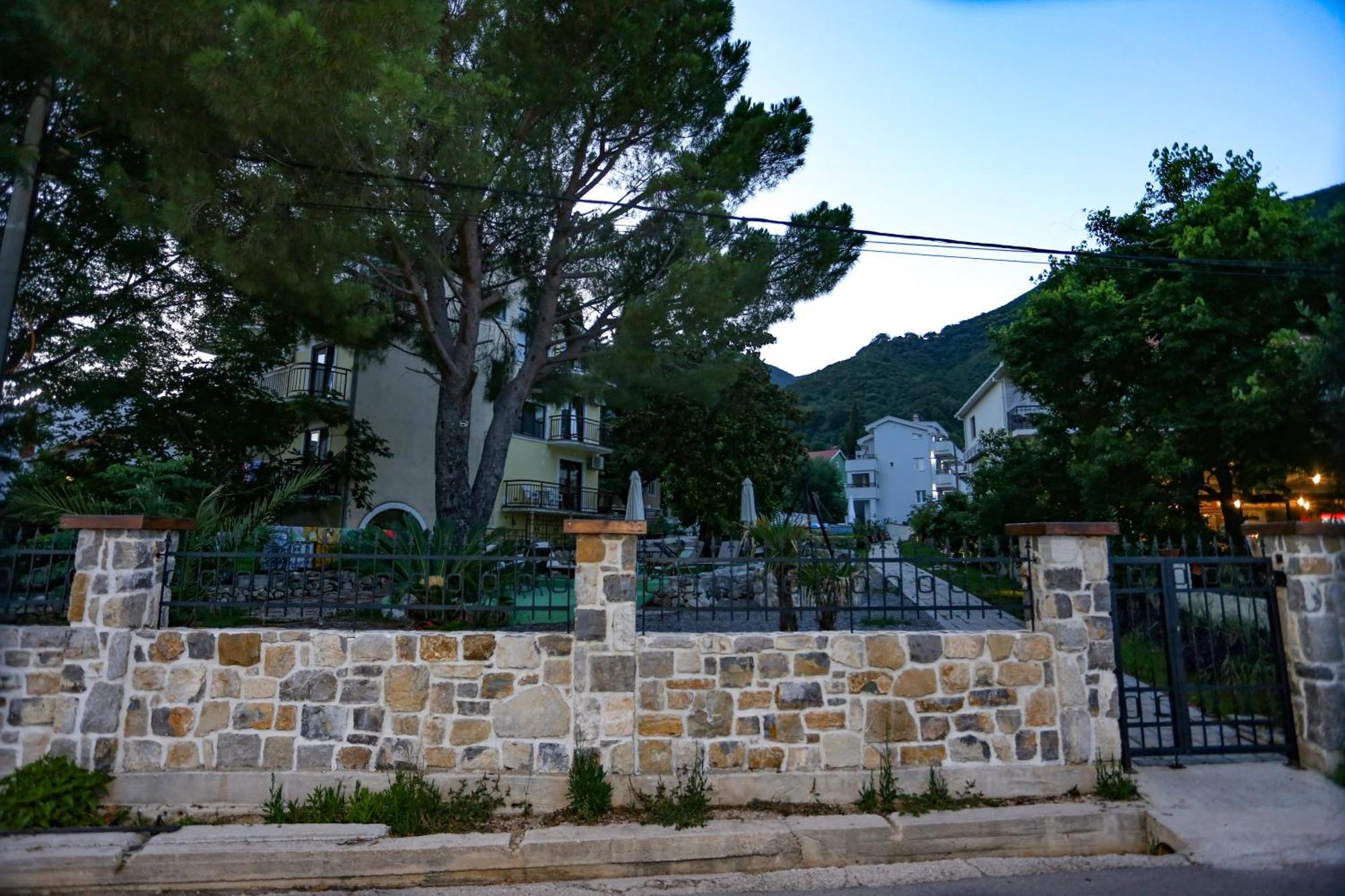 Apartments Cukovic แฮร์เซ็ก-โนวี ภายนอก รูปภาพ